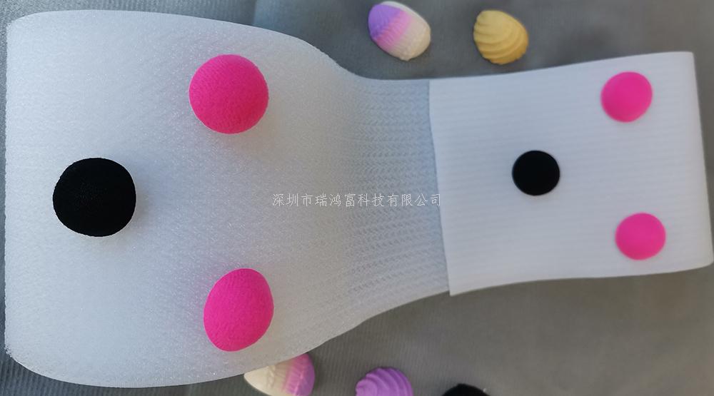 深圳市瑞鴻富科技有限公司是集于研發(fā)生產(chǎn)尼龍粘扣帶魔術(shù)貼、射出勾魔術(shù)貼、蘑菇頭魔術(shù)貼、細(xì)軟勾魔術(shù)貼、勾毛同體魔術(shù)貼、不抓毛魔術(shù)貼、發(fā)卷帶魔術(shù)貼、高周波電壓魔術(shù)貼、阻燃型防火魔術(shù)貼、背靠背粘扣帶,魔術(shù)貼捆綁帶,魔術(shù)貼扎帶、背膠沖型魔術(shù)貼、松緊彈力魔術(shù)貼、、3M魔術(shù)貼、魔術(shù)布/OK布、注塑袖口魔術(shù)貼、3D VR眼鏡頭帶、運(yùn)動器材魔術(shù)貼、醫(yī)用魔術(shù)貼、數(shù)據(jù)線收納皮扣、研磨片魔術(shù)貼、特殊魔術(shù)貼等產(chǎn)品為粘扣扎帶提供最好的解決方案定制加工的大型廠家之一
