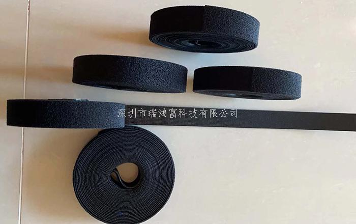 深圳市瑞鴻富科技有限公司是集于研發(fā)生產(chǎn)尼龍粘扣帶魔術(shù)貼、射出勾魔術(shù)貼、蘑菇頭魔術(shù)貼、細軟勾魔術(shù)貼、勾毛同體魔術(shù)貼、不抓毛魔術(shù)貼、發(fā)卷帶魔術(shù)貼、高周波電壓魔術(shù)貼、阻燃型防火魔術(shù)貼、背靠背粘扣帶,魔術(shù)貼捆綁帶,魔術(shù)貼扎帶、背膠沖型魔術(shù)貼、松緊彈力魔術(shù)貼、、3M魔術(shù)貼、魔術(shù)布/OK布、注塑袖口魔術(shù)貼、3D VR眼鏡頭帶、運動器材魔術(shù)貼、醫(yī)用魔術(shù)貼、數(shù)據(jù)線收納皮扣、研磨片魔術(shù)貼、特殊魔術(shù)貼等產(chǎn)品為粘扣扎帶提供最好的解決方案定制加工的大型廠家之一