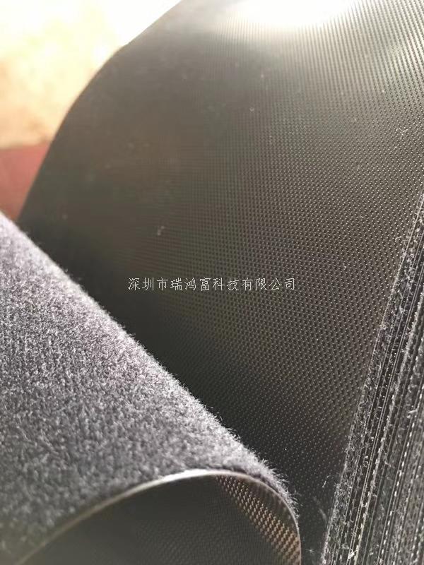 深圳市瑞鴻富科技有限公司魔術(shù)貼扎帶廠家 產(chǎn)品介紹：背對(duì)背型魔術(shù)貼（粘扣帶）/ 魔術(shù)貼綁線帶特性及用途：采用進(jìn)口膠將魔術(shù)貼毛面與勾面（A+B），進(jìn)行復(fù)合，使毛勾不在同一面上。用在電線電纜、光纖光纜、玩具、電子電器等。也可按客人要求設(shè)計(jì)樣式.或供應(yīng)原材料，自行裁切。還可印刷公司LOGO、網(wǎng)址及廣告促銷信息等。 材質(zhì)： 1、粘扣布背對(duì)塑膠勾 2、粘扣布背對(duì)普通勾 3、普通毛背對(duì)普通勾 4、粘扣布背對(duì)蘑菇勾 5、不抓毛背普通勾等； 尺寸：規(guī)格有多種，按客要求生產(chǎn)不同規(guī)格長(zhǎng)度，如有需要，可來(lái)電索樣。顏色：現(xiàn)有顏色為黑、白、紅、黃、藍(lán)、綠等色，特殊顏色量量大可訂做.環(huán)保：本產(chǎn)品依據(jù)《進(jìn)出口染色紡織品和皮革制品中禁用偶氮染料的檢驗(yàn)方法》標(biāo)準(zhǔn)進(jìn)行檢測(cè)。不含偶氮及其它23種有害物質(zhì)。符合歐洲ROHS標(biāo)準(zhǔn)。-專業(yè)生產(chǎn)魔術(shù)貼捆綁帶,提供魔術(shù)貼捆綁帶產(chǎn)品圖片了解,魔術(shù)貼捆綁帶生產(chǎn)廠家