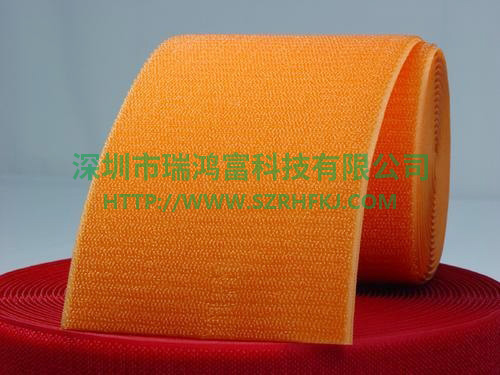 粘扣帶又稱魔術(shù)貼行業(yè)術(shù)語稱子母扣。尼龍粘扣帶魔術(shù)貼、射出勾魔術(shù)貼、蘑菇頭魔術(shù)貼、細(xì)軟勾魔術(shù)貼、勾毛同體魔術(shù)貼、不抓毛魔術(shù)貼、發(fā)卷帶魔術(shù)貼、高周波電壓魔術(shù)貼、防火阻燃魔術(shù)貼、背靠背粘扣帶，魔術(shù)貼捆綁帶、背膠粘扣帶，沖型魔術(shù)貼、松緊粘扣帶，彈力魔術(shù)貼是箱包服飾上常用的一種連接輔料。它分公母兩面：一面是細(xì)軟的纖維，另一面是帶有勾刺的彈性纖維。公母相扣，在受到一定橫力的情況下，富有彈性的勾被拉直，從絨圈上松掉而打開，然后又恢復(fù)原有的勾型，如此反復(fù)開合可達(dá)一萬次之多。