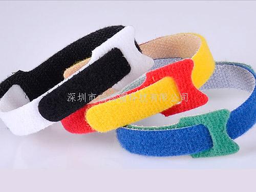 深圳市瑞鴻富科技有限公司是集于研發(fā)生產(chǎn)尼龍粘扣帶魔術貼、射出勾魔術貼、蘑菇頭魔術貼、細軟勾魔術貼、勾毛同體魔術貼、不抓毛魔術貼、發(fā)卷帶魔術貼、高周波電壓魔術貼、阻燃型防火魔術貼、背靠背粘扣帶,魔術貼捆綁帶,魔術貼扎帶、背膠沖型魔術貼、松緊彈力魔術貼、3M魔術貼、魔術布/OK布、注塑袖口魔術貼、3D VR眼鏡頭帶、運動器材魔術貼、醫(yī)用魔術貼、數(shù)據(jù)線收納皮扣、研磨片魔術貼、特殊魔術貼等產(chǎn)品為粘扣扎帶提供最好的解決方案定制加工的大型廠家之一
